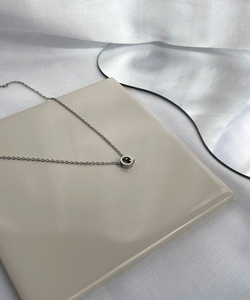 BROTHERHOOD（ブラザーフッド）の「【earyear】イニシャル チャーム ネックレス シルバー（ネックレス・レディース・Q/I/E/A/U/M/Y/R/Z/H/D/B/T/P/V/J/K/F/N/G/S/L/X/W/C/O・FREE）」の17枚目の写真