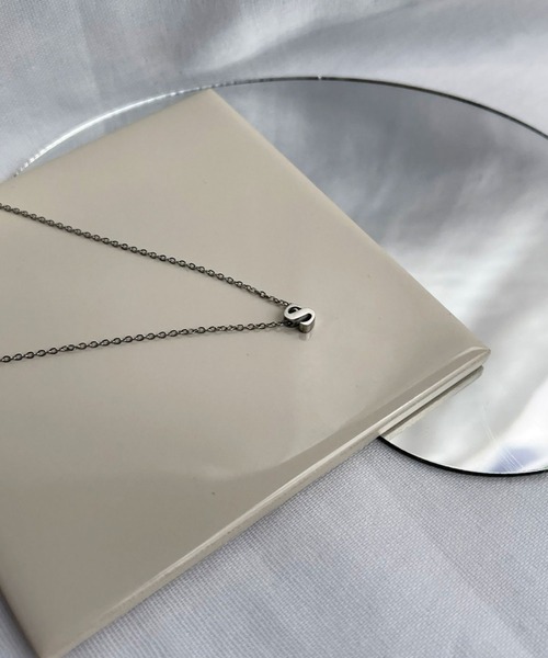 BROTHERHOOD（ブラザーフッド）の「【earyear】イニシャル チャーム ネックレス シルバー（ネックレス・レディース・Q/I/E/A/U/M/Y/R/Z/H/D/B/T/P/V/J/K/F/N/G/S/L/X/W/C/O・FREE）」の19枚目の写真