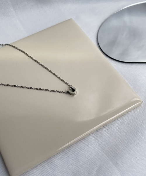 BROTHERHOOD（ブラザーフッド）の「【earyear】イニシャル チャーム ネックレス シルバー（ネックレス・レディース・Q/I/E/A/U/M/Y/R/Z/H/D/B/T/P/V/J/K/F/N/G/S/L/X/W/C/O・FREE）」の21枚目の写真