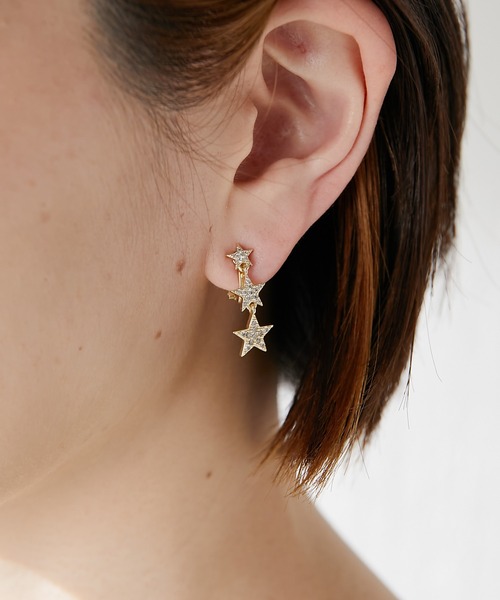 ear PAPILLONNER（イアパピヨネ）の「スリースターイヤリング（イヤリング・レディース・ゴールド・FREE）」の4枚目の写真