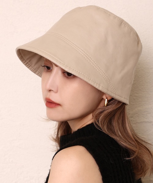 one after another NICE CLAUP(ワンアフターアナザーナイスクラップ)の「【2022AWアイテム】フェイクレザークローシュハット(ハット・レディース・ブラウン/ダークブラウン/ベージュ・FREE)」の1枚目の写真