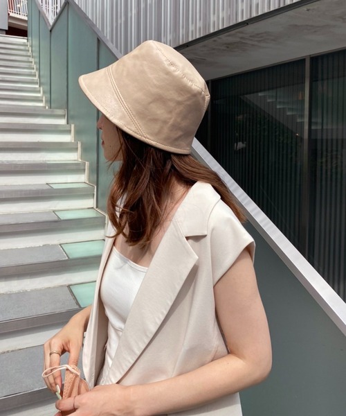 one after another NICE CLAUP(ワンアフターアナザーナイスクラップ)の「【2022AWアイテム】フェイクレザークローシュハット(ハット・レディース・ブラウン/ダークブラウン/ベージュ・FREE)」の9枚目の写真