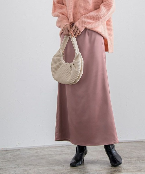 Pierrot(ピエロ)の「サテンナロースカート ロング丈(スカート・レディース・ブラック/イエロー/ベージュ系その他/スモークピンク/チャコール・M/L)」の5枚目の写真