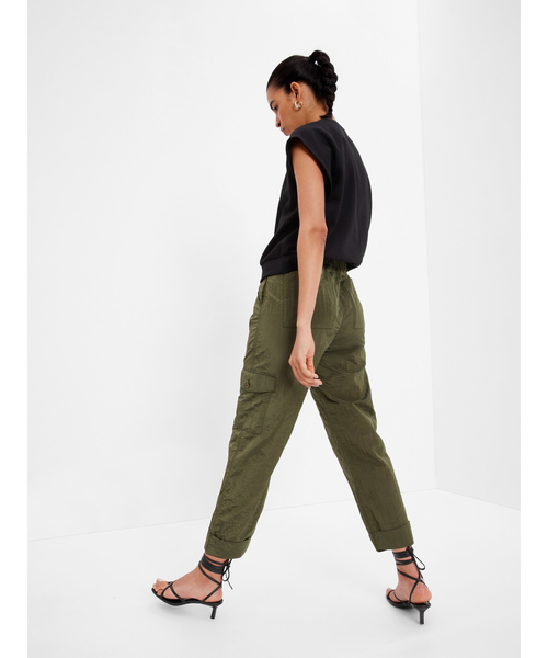 GAP（ギャップ）の「ナイロン プルオン カーゴパンツ（カーゴパンツ・レディース・ブラウン/カーキ/ブラック・M/XXS/XS/L/S）」の5枚目の写真