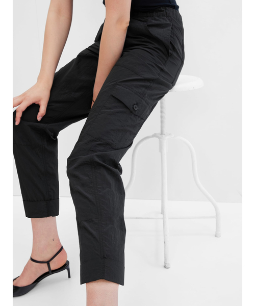 GAP（ギャップ）の「ナイロン プルオン カーゴパンツ（カーゴパンツ・レディース・ブラウン/カーキ/ブラック・M/XXS/XS/L/S）」の17枚目の写真
