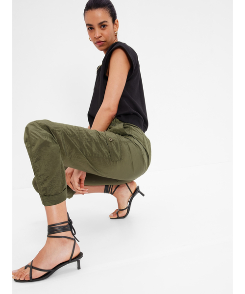 GAP（ギャップ）の「ナイロン プルオン カーゴパンツ（カーゴパンツ・レディース・ブラウン/カーキ/ブラック・M/XXS/XS/L/S）」の14枚目の写真