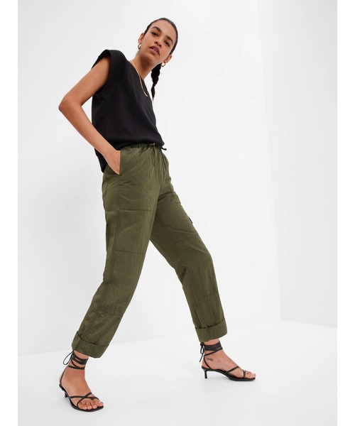 GAP（ギャップ）の「ナイロン プルオン カーゴパンツ（カーゴパンツ・レディース・ブラウン/カーキ/ブラック・M/XXS/XS/L/S）」の21枚目の写真