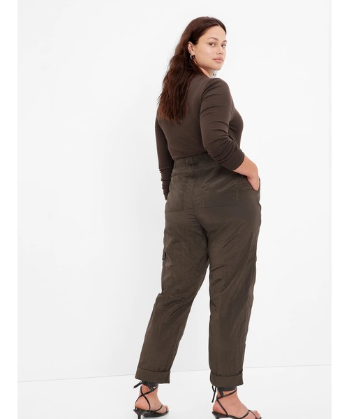 GAP（ギャップ）の「ナイロン プルオン カーゴパンツ（カーゴパンツ・レディース・ブラウン/カーキ/ブラック・M/XXS/XS/L/S）」の16枚目の写真