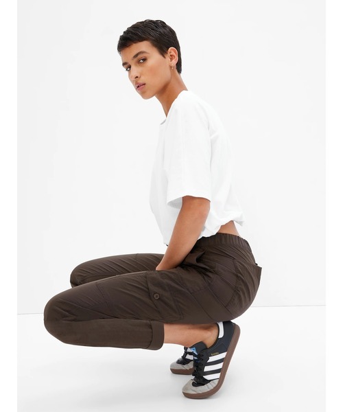 GAP（ギャップ）の「ナイロン プルオン カーゴパンツ（カーゴパンツ・レディース・ブラウン/カーキ/ブラック・M/XXS/XS/L/S）」の13枚目の写真