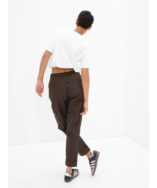 GAP（ギャップ）の「ナイロン プルオン カーゴパンツ（カーゴパンツ・レディース・ブラウン/カーキ/ブラック・M/XXS/XS/L/S）」の7枚目の写真