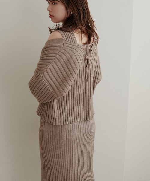 natural couture(ナチュラルクチュール)の「WEB限定/2022AWアイテム/ワイドリブニットワンピースセット(ワンピース・レディース・チャコールグレー/オフホワイト/グリーン/モカ・FREE)」の4枚目の写真