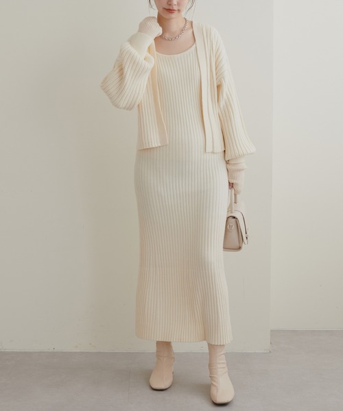natural couture(ナチュラルクチュール)の「WEB限定/2022AWアイテム/ワイドリブニットワンピースセット(ワンピース・レディース・チャコールグレー/オフホワイト/グリーン/モカ・FREE)」の5枚目の写真