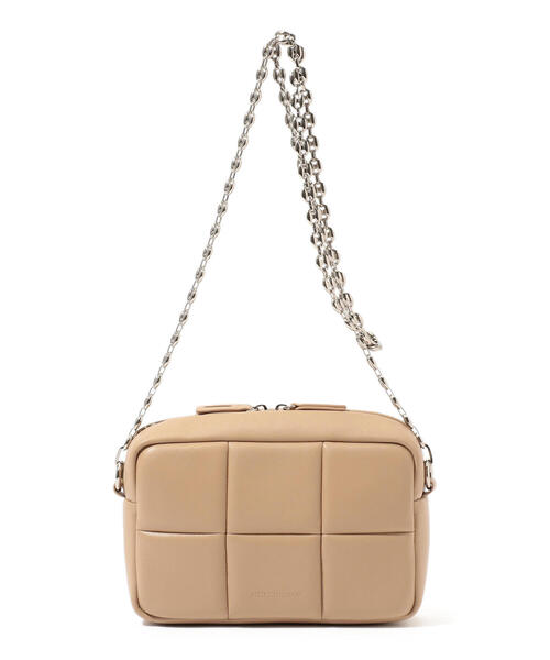 TOMORROWLAND （トゥモローランド）の「【一部別注】ADD CULUMN×TOMORROWLAND パフ チェーンショルダー（ショルダーバッグ・レディース・ブラック/ベージュ/ダークパープル・FREE）」の3枚目の写真