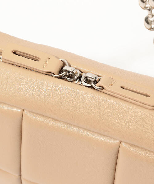 TOMORROWLAND （トゥモローランド）の「【一部別注】ADD CULUMN×TOMORROWLAND パフ チェーンショルダー（ショルダーバッグ・レディース・ブラック/ベージュ/ダークパープル・FREE）」の8枚目の写真