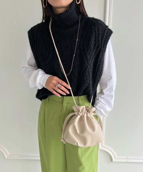 wears(ウェアーズ)の「PU巾着ミニショルダー(ショルダーバッグ・レディース・キャメル/ブラック/アイボリー/シルバー・FREE)」の14枚目の写真