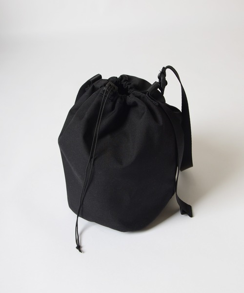 HOLIDAY（ホリデイ）の「HOLIDAY PACKABLE MEDIUM POCHETTE (HEAVY) ホリデイパッカブルミディアムポシェット (ヘビー)（ショルダーバッグ・レディース・ブラック・ONE SIZE）」の2枚目の写真