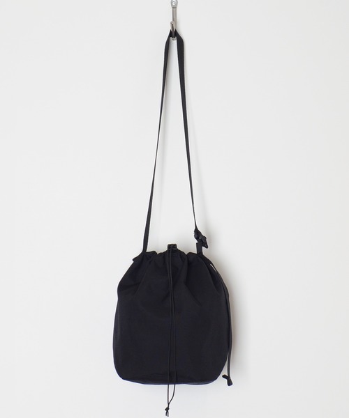 HOLIDAY（ホリデイ）の「HOLIDAY PACKABLE MEDIUM POCHETTE (HEAVY) ホリデイパッカブルミディアムポシェット (ヘビー)（ショルダーバッグ・レディース・ブラック・ONE SIZE）」の9枚目の写真