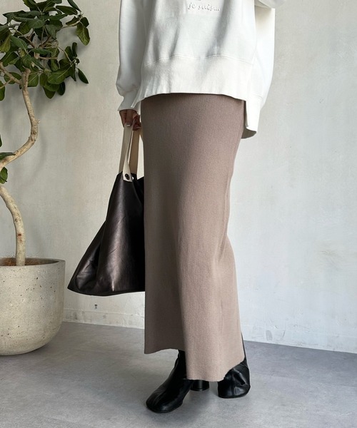 DouDou（ドゥドゥ）の「バックスリットリブニットスカート（スカート・レディース・オフホワイト/ブラック/オレンジ/ブルー/グレイッシュベージュ・FREE）」の3枚目の写真