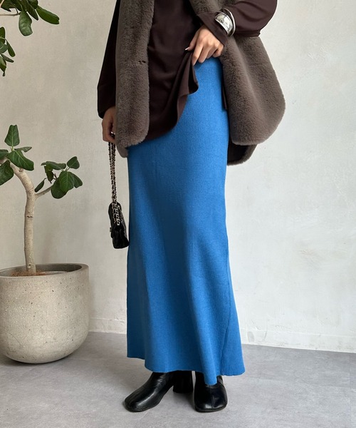 DouDou（ドゥドゥ）の「バックスリットリブニットスカート（スカート・レディース・オフホワイト/ブラック/オレンジ/ブルー/グレイッシュベージュ・FREE）」の4枚目の写真