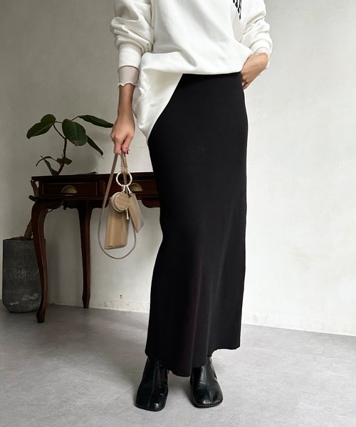 DouDou（ドゥドゥ）の「バックスリットリブニットスカート（スカート・レディース・オフホワイト/ブラック/オレンジ/ブルー/グレイッシュベージュ・FREE）」の12枚目の写真