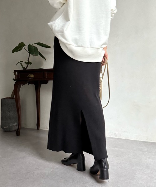 DouDou（ドゥドゥ）の「バックスリットリブニットスカート（スカート・レディース・オフホワイト/ブラック/オレンジ/ブルー/グレイッシュベージュ・FREE）」の14枚目の写真