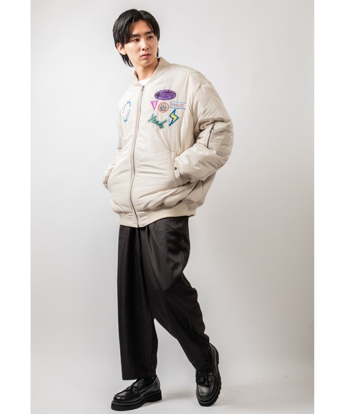 Beno（ビーノ）の「ビッグシルエット ランダムワッペン パデッドボンバージャケット MA-１（MA-1・メンズ・オリーブ/ブラック/ストーン・L/M）」の9枚目の写真