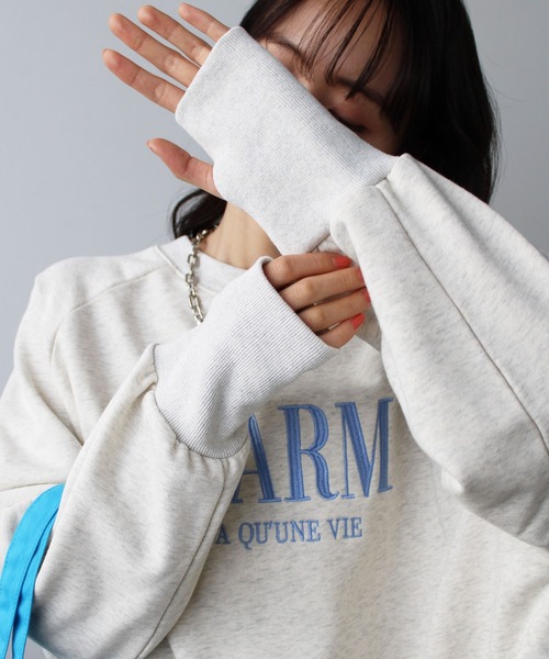 GeeRA(ジーラ)の「指穴デザイン刺しゅうロゴスウェット(スウェット・レディース・ブルー/チャコール/オートミール・X-LARGE/LARGE/SMALL/MEDIUM)」の21枚目の写真