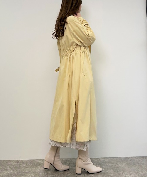 INGNI(イング)の「ウエストドロストゆるトレンチ(トレンチコート・レディース・ライトベージュ/ライトカーキ/イエロー・M)」の11枚目の写真