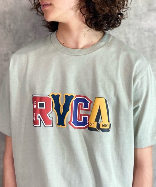 RVCA(ルーカ)の「RVCA/ルーカ ロゴプリントTシャツ ロゴT/クルーネックTシャツ ワンポイント BD041-230(Tシャツ/カットソー・メンズ・ホワイト×レッド/グリーン/ブラック×レッド・L/XL/M)」の3枚目の写真