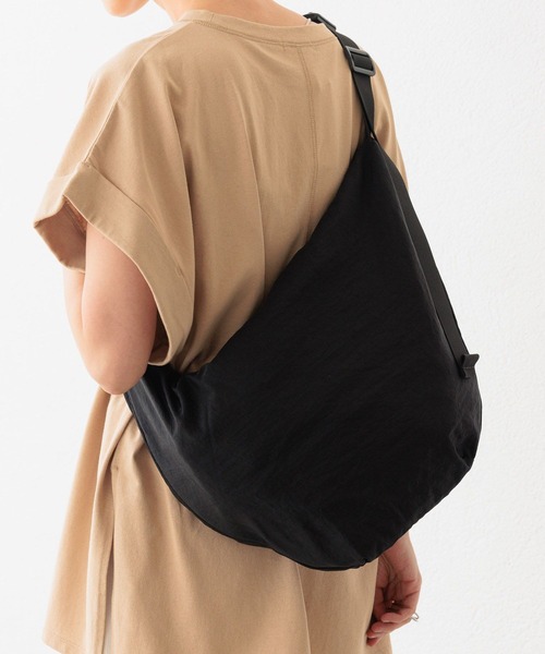 LEPSIM(レプシィム)の「ナイロンナナメガケバッグ 182802(ショルダーバッグ・レディース・ライトカーキ/アイボリー/ブラック・ONE SIZE)」の2枚目の写真