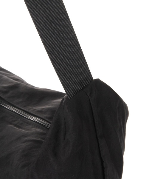 LEPSIM(レプシィム)の「ナイロンナナメガケバッグ 182802(ショルダーバッグ・レディース・ライトカーキ/アイボリー/ブラック・ONE SIZE)」の12枚目の写真