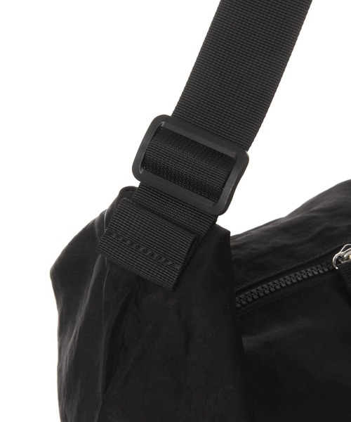 LEPSIM(レプシィム)の「ナイロンナナメガケバッグ 182802(ショルダーバッグ・レディース・ライトカーキ/アイボリー/ブラック・ONE SIZE)」の13枚目の写真