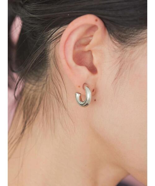 AMERICAN HOLIC（アメリカンホリック）の「チャンキーフープピアス（ピアス（両耳用）・レディース・シルバー/ゴールド・FREE）」の13枚目の写真