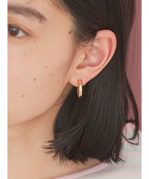 AMERICAN HOLIC（アメリカンホリック）の「チャンキーフープピアス（ピアス（両耳用）・レディース・シルバー/ゴールド・FREE）」の5枚目の写真