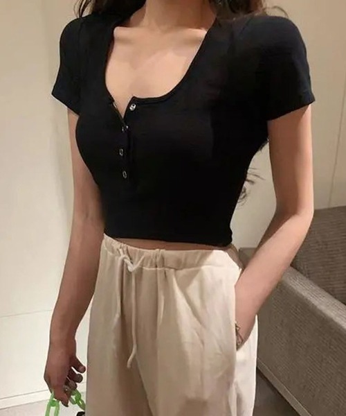 GLAMOROUS JANE（グラマラスジェーン）の「ヘンリーボタンショート丈半袖トップス（Tシャツ/カットソー・レディース・グレー/ブラック・S/M/L）」の4枚目の写真