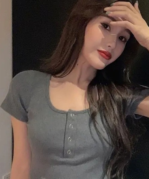 GLAMOROUS JANE（グラマラスジェーン）の「ヘンリーボタンショート丈半袖トップス（Tシャツ/カットソー・レディース・グレー/ブラック・S/M/L）」の12枚目の写真