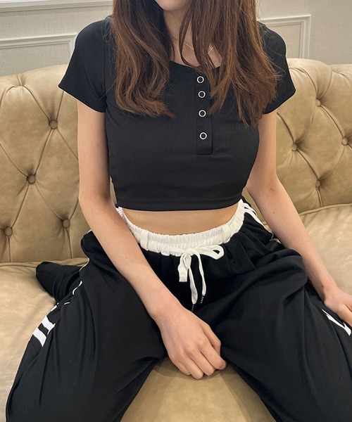 GLAMOROUS JANE（グラマラスジェーン）の「ヘンリーボタンショート丈半袖トップス（Tシャツ/カットソー・レディース・グレー/ブラック・S/M/L）」の15枚目の写真