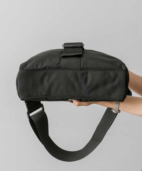 ear PAPILLONNER（イアパピヨネ）の「《撥水》バックルショルダーバッグ（ショルダーバッグ・レディース・ブラック/グレー・FREE）」の6枚目の写真