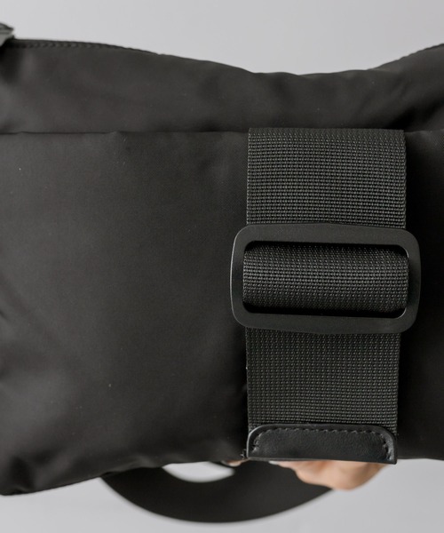 ear PAPILLONNER（イアパピヨネ）の「《撥水》バックルショルダーバッグ（ショルダーバッグ・レディース・ブラック/グレー・FREE）」の7枚目の写真