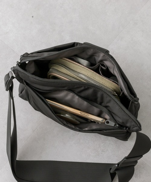 ear PAPILLONNER（イアパピヨネ）の「《撥水》バックルショルダーバッグ（ショルダーバッグ・レディース・ブラック/グレー・FREE）」の10枚目の写真