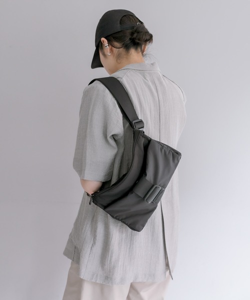 ear PAPILLONNER（イアパピヨネ）の「《撥水》バックルショルダーバッグ（ショルダーバッグ・レディース・ブラック/グレー・FREE）」の14枚目の写真