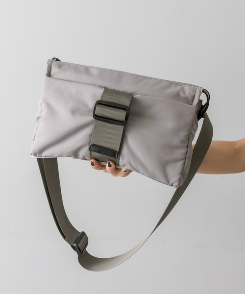 ear PAPILLONNER（イアパピヨネ）の「《撥水》バックルショルダーバッグ（ショルダーバッグ・レディース・ブラック/グレー・FREE）」の16枚目の写真