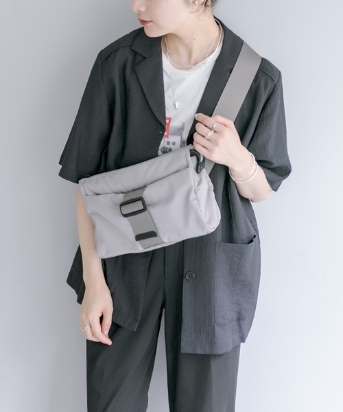 ear PAPILLONNER（イアパピヨネ）の「《撥水》バックルショルダーバッグ（ショルダーバッグ・レディース・ブラック/グレー・FREE）」の19枚目の写真