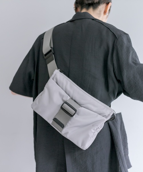 ear PAPILLONNER（イアパピヨネ）の「《撥水》バックルショルダーバッグ（ショルダーバッグ・レディース・ブラック/グレー・FREE）」の20枚目の写真