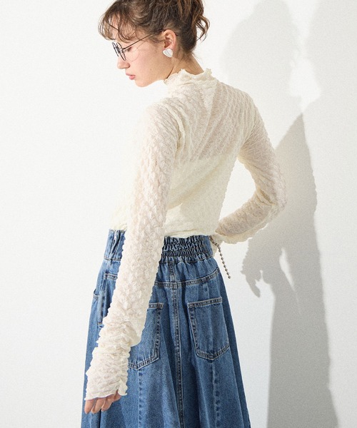 ELLEgirl(エルガール)の「フィンガーホールシャーリングハイネックトップス【ELLEgirl/エル ガール】(Tシャツ/カットソー・レディース・ブラック/アイボリー/ターコイズブルー/ラベンダー・FREE)」の16枚目の写真