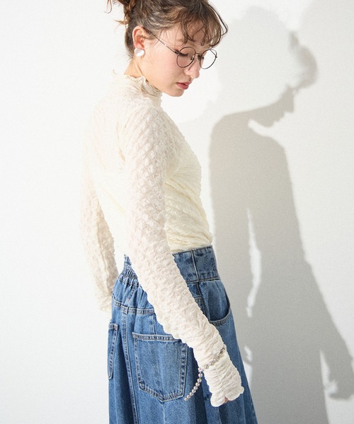 ELLEgirl(エルガール)の「フィンガーホールシャーリングハイネックトップス【ELLEgirl/エル ガール】(Tシャツ/カットソー・レディース・ブラック/アイボリー/ターコイズブルー/ラベンダー・FREE)」の15枚目の写真