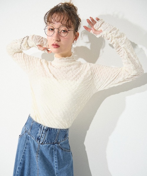 ELLEgirl(エルガール)の「フィンガーホールシャーリングハイネックトップス【ELLEgirl/エル ガール】(Tシャツ/カットソー・レディース・ブラック/アイボリー/ターコイズブルー/ラベンダー・FREE)」の18枚目の写真