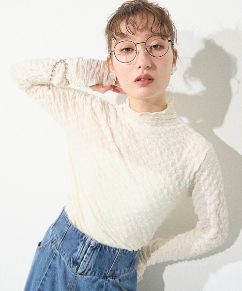 ELLEgirl(エルガール)の「フィンガーホールシャーリングハイネックトップス【ELLEgirl/エル ガール】(Tシャツ/カットソー・レディース・ブラック/アイボリー/ターコイズブルー/ラベンダー・FREE)」の17枚目の写真