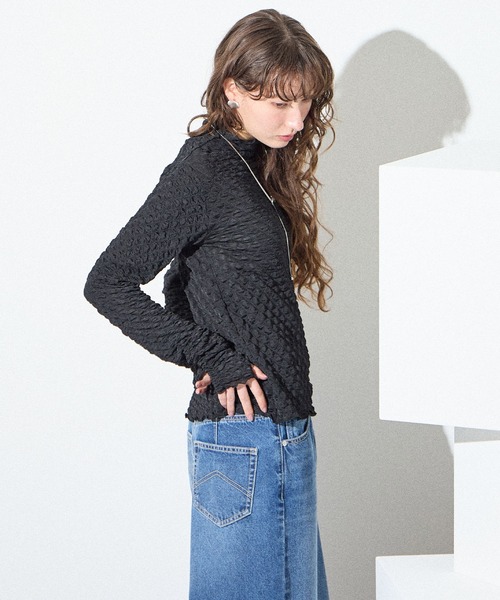 ELLEgirl(エルガール)の「フィンガーホールシャーリングハイネックトップス【ELLEgirl/エル ガール】(Tシャツ/カットソー・レディース・ブラック/アイボリー/ターコイズブルー/ラベンダー・FREE)」の21枚目の写真