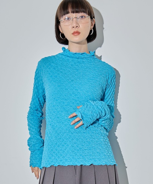 ELLEgirl(エルガール)の「フィンガーホールシャーリングハイネックトップス【ELLEgirl/エル ガール】(Tシャツ/カットソー・レディース・ブラック/アイボリー/ターコイズブルー/ラベンダー・FREE)」の10枚目の写真
